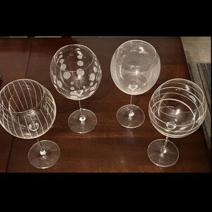 Mikasa Clear Wine Glass Set with Etched Patterns - Set of 4